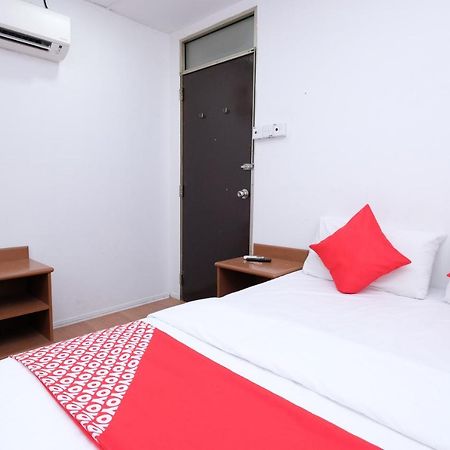Oyo 715 Mr J Hotel Kota Bharu Extérieur photo