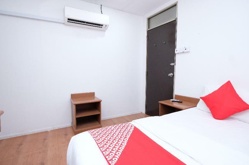 Oyo 715 Mr J Hotel Kota Bharu Extérieur photo