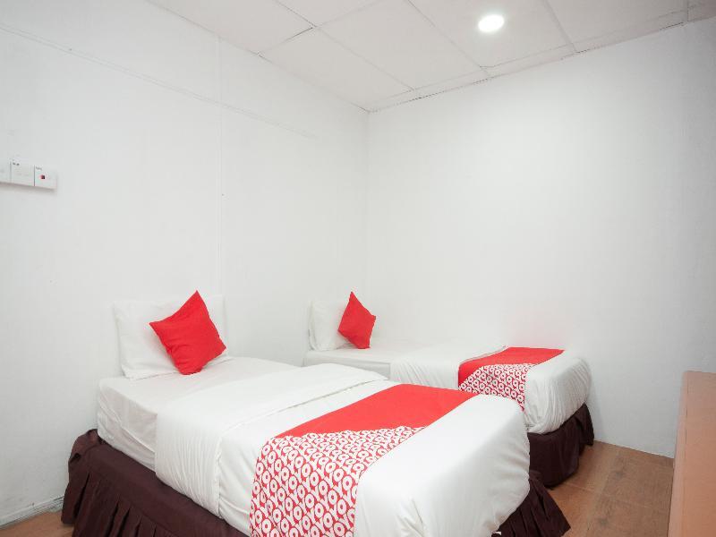 Oyo 715 Mr J Hotel Kota Bharu Extérieur photo